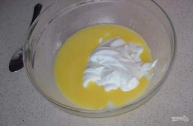 Пышный заливной пирог с яйцом и луком - фото шаг 1