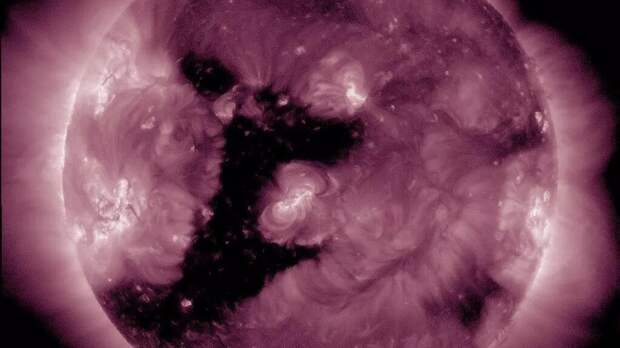 На Солнце появилось пятно, похожее на дракона