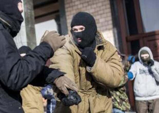 МОЛНИЯ: власти Украины начали раздавать автоматическое оружие всем желающим | Русская весна