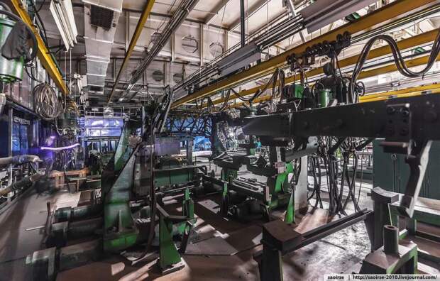 Цех по производству автомобилей представительского класса авто, завод, зил