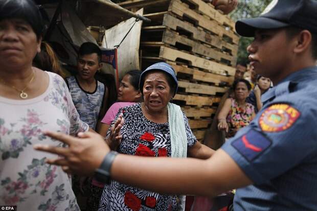 Пожилая француженка в ужасе, увидев трупы на улице дутерте, филиппины против наркотиков