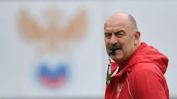 Отец Черышева выступил против отставки Черчесова из сборной России