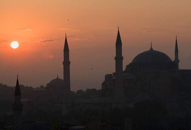 Эрдоган объявил об отмене комендантского часа в Турции