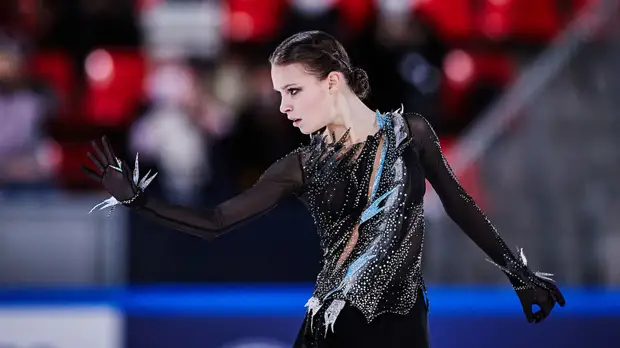 Щербакова упала во время проката короткой программы на ЧЕ