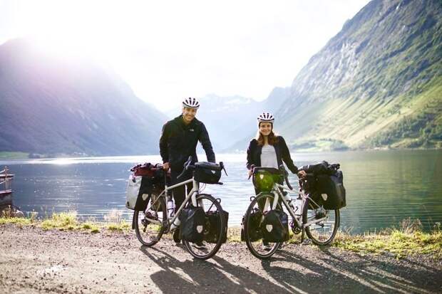 Тристан и Белен, а с ними весь багаж. велосипед, велосипедист, истории, красиво, мир, путешествия, туризм, фото