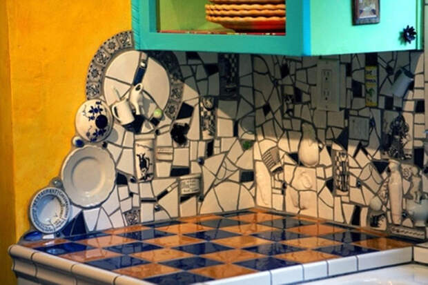 мозаика из плитки на стене