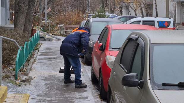 Москвичей предупредили о снеге и гололеде