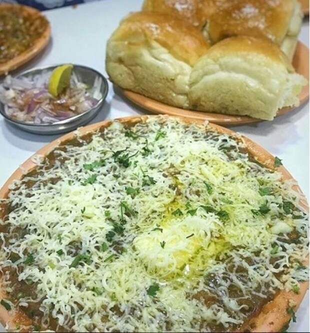 Лепешка с овощным пюре "пав баджи" в Sardar Pav Bhaji, Tardeo Пальчики оближешь, едим вне дома, индия, мумбай, национальный колорит, уличная еда