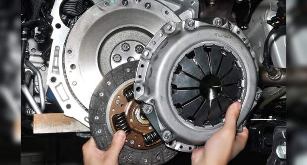 Перестала работать педаль сцепление — как передвигаться