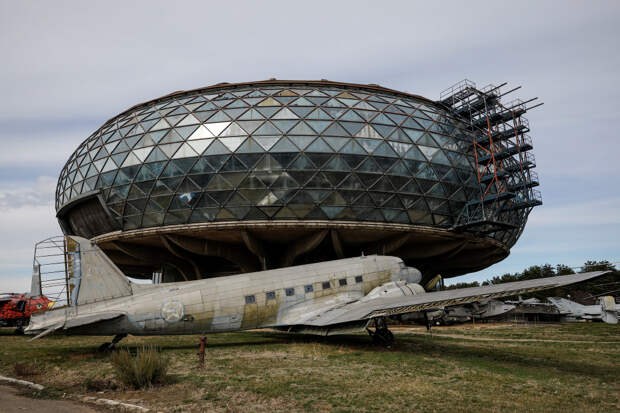 Заброшенное здание Музея аэронавтики в Белграде
