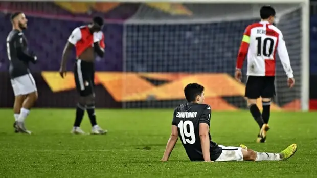 Три пропущенных мяча за девять минут: как ЦСКА на выезде проиграл «Фейеноорду» в Лиге Европы