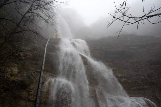 Водопад Учан-Су закрыли для туристов на два дня