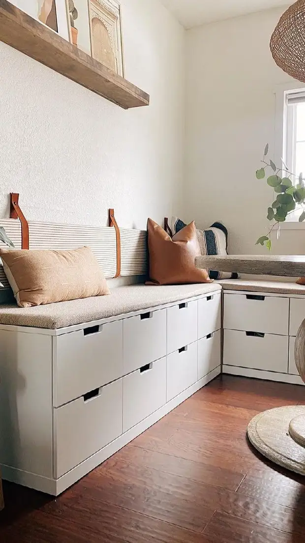 Привет из прошлого? 6 интерьеров со стильными кухонными уголками