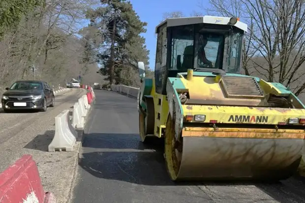Ремонт пострадавшей из-за оползня трассы в Сочи завершат до 15 апреля