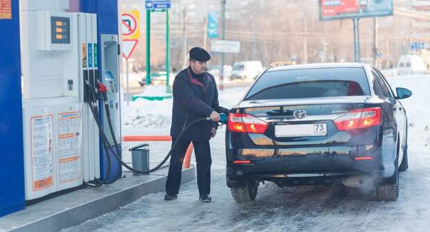 Почему возле колонок АЗС нельзя стоять с заведенным мотором