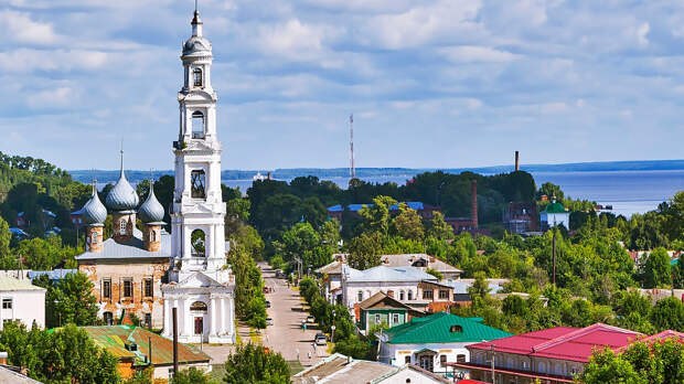 Юрьевец, собор Входа Господня в Иерусалим и колокольня церкви Георгия Победоносца