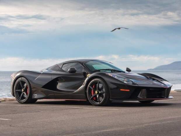 Подержанный суперкар LaFerrari Aperta выставили на продажу