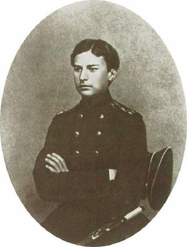 Василий Верещагин в период окончания Морского кадетского корпуса. Фото 1859 — 1860 годов.