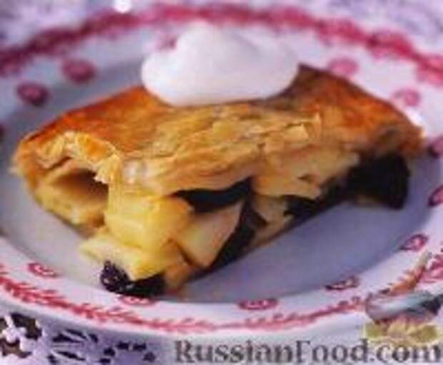 Фото к рецепту: Слоеный пирог с яблоками