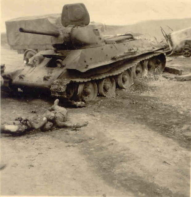 3. Т-34 6-го мк проутюживший немецкую колонну южнее Козубец (6 км. от Озерницы)-на заднем фоне виден раздавленный танком немецкий грузовик.Танк был расстрелян ПТО,видна пробоина в боковой проекции корпуса.Экипаж сгорел.Конец июня 1941 г.;
