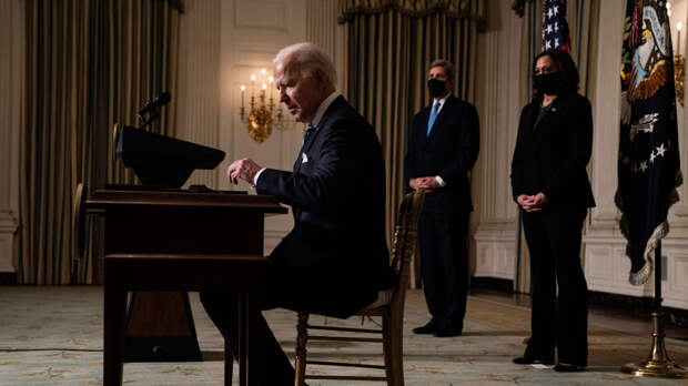 Байден планирует обсуждать противоречия между США и РФ с Путиным