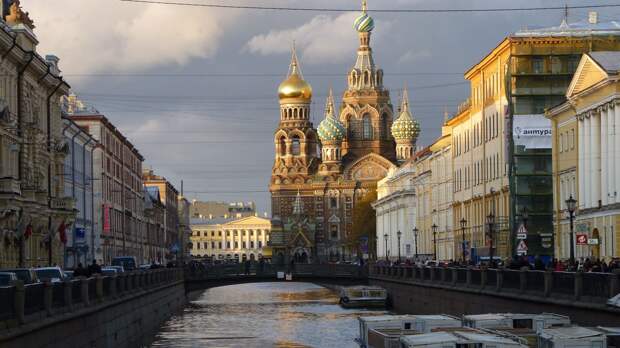 Жителям Петербурга назвали общественные пространства с широкой культурной афишей
