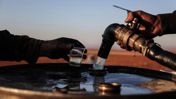 Сирийский бензин полученный на самодельных нефтяных заводах 