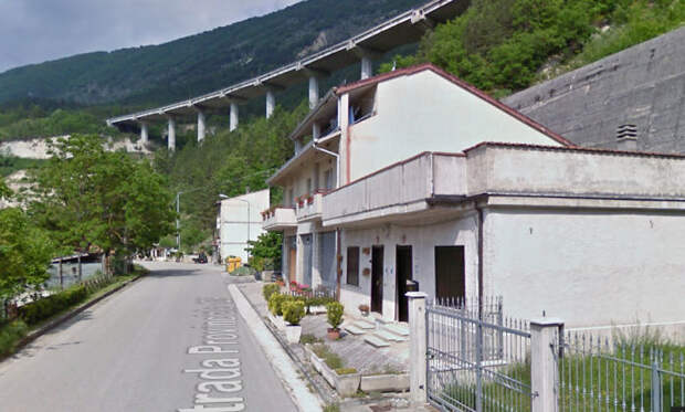 Street In Pescara Del Tronto