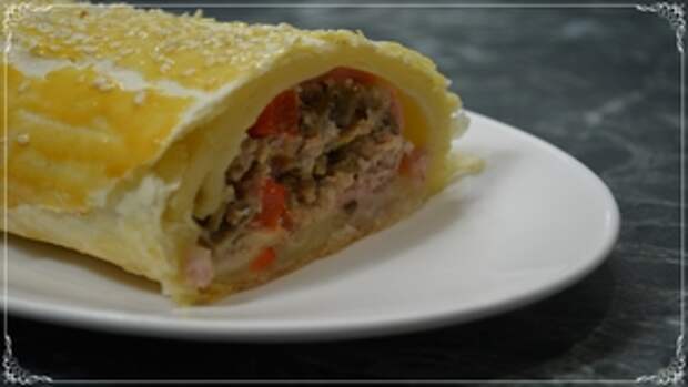 Фото к рецепту: Мясной РУЛЕТ в слоеном тесте Фото к рецепту: Мясной РУЛЕТ в слоеном тесте