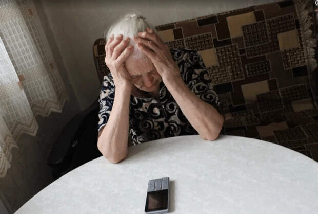 Мошенники обманом лишили московскую пенсионерку крупной суммы и недвижимости