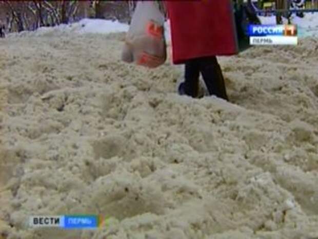 Снежная каша под ногами. Снежная крупа. Утонули в снежной каше. Утонули в снежной каше Новосибирск.