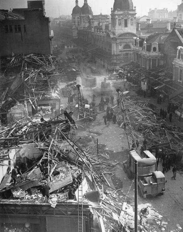 Последствия удара Фау-2 по Лондону, 9 марта 1945 года.