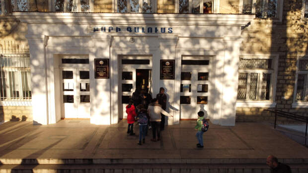 В Нагорном Карабахе при посредничестве миротворцев РФ открылась школа