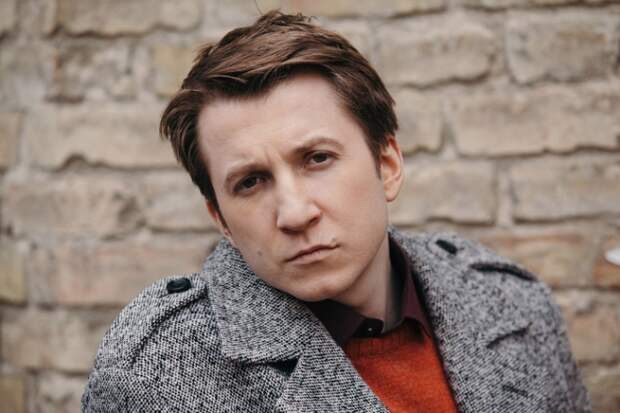 Звезда «Интернов» покинул Россию ради работы официантом в Лондоне