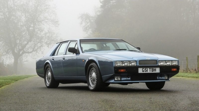 Aston Martin Lagonda с малым пробегом: самый некрасивый автомобиль всех времён