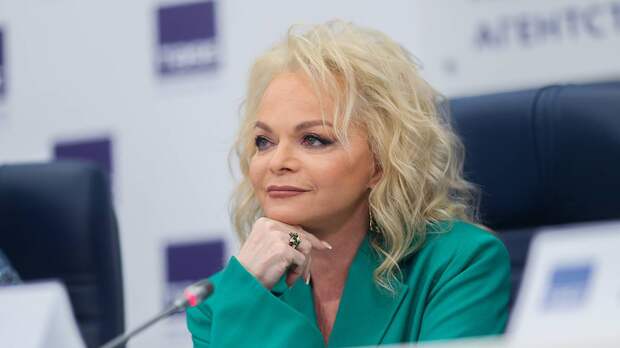 Директор Долиной резко отреагировал на слухи об отмене ее концерта