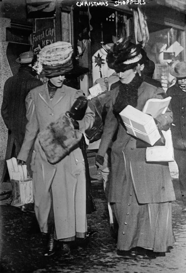 Сказочные фотографии рождественского шопинга в Нью-Йорке 1910 года