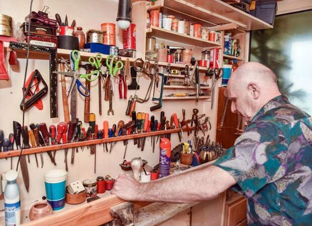 Инструменты, при помощи которых пенсионер переделывал свое жилье.