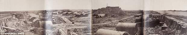 Оглядевшись: Интерьер Северной Форт, Peiho.  Складные панорамы видом дал много людей в западном мире первый проблеск внутри Дальнего Востока