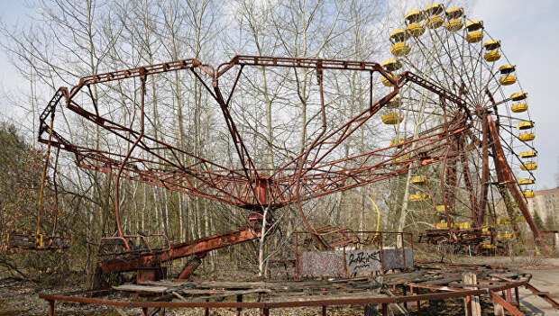 Аттракционы в заброшенном парке на территории зоны отчуждения Чернобыльской АЭС. Архивное фАттракционы в заброшенном парке на территории зоны отчуждения Чернобыльской АЭС. Архивное фотоото