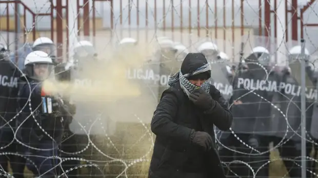 Путин обратил внимание Мишеля на применение Польшей спецсредств против мигрантов