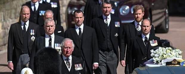 Стало известно, о чем говорили Уильям и Гарри на похоронах принца Филиппа