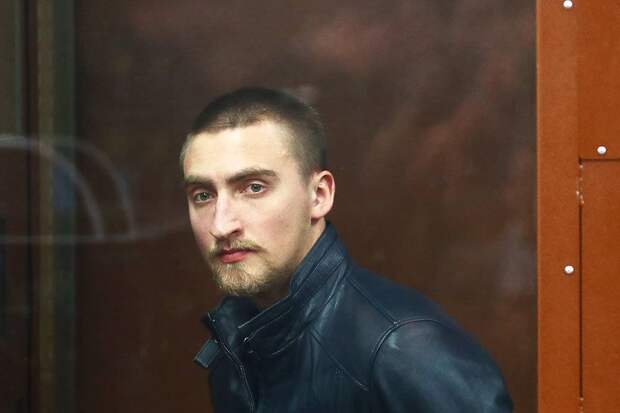 Актера Устинова, вывихнувшего руку полицейскому, выпустили из СИЗО Актера Устинова, вывихнувшего руку полицейскому, выпустили из СИЗО