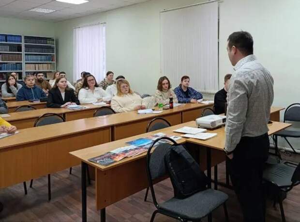 Начальник ЦПЭ Тульской области предупредил студентов о рисках интернет-вербовки