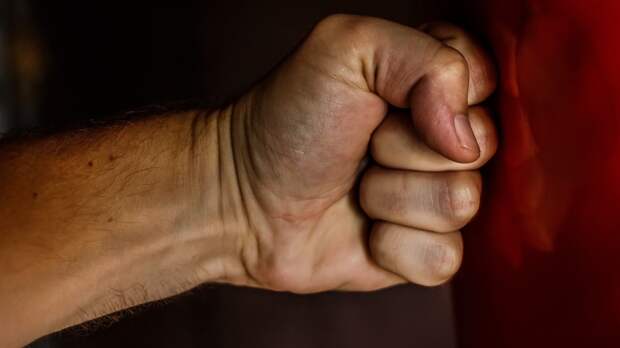 Краснодарец на почве ревности с двух ударов расправился с гостем