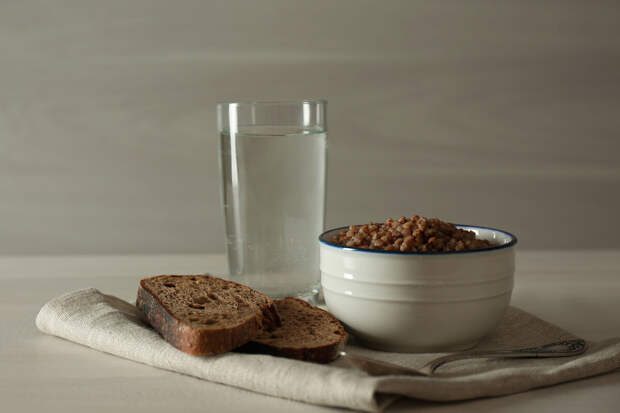 Диетолог Лебедева: резкий отказ от мяса в начале поста может вызвать слабость