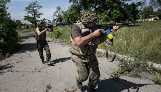 Солдаты ВСУ возле Марьинки, Донецкая область, Украина. Архивное фото Солдаты ВСУ возле Марьинки, Донецкая область, Украина. Архивное фото