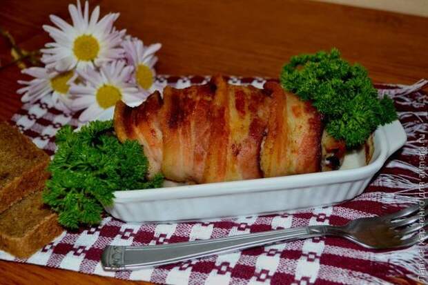 Куриный кармашек, запеченный в беконе Куриный кармашек, запеченный в беконе