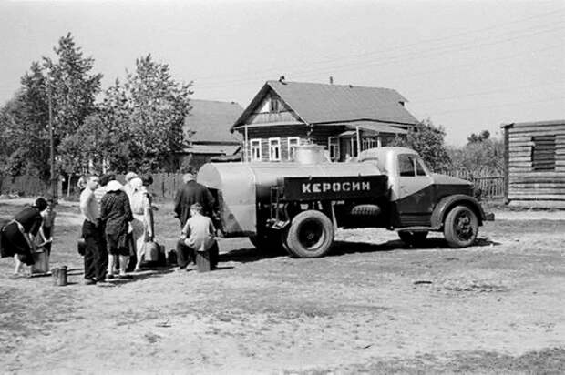 Керосином, оказывается, использовали и для мытья. /Фото: radikal.ru