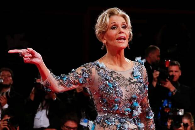 79-летняя Джейн Фонда по-прежнему в прекрасной форме.